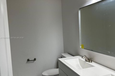 Снять в аренду таунхаус в Уэстон, Флорида 3 спальни, 136.47м2, № 2043741 - фото 12