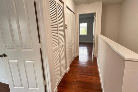 Снять в аренду таунхаус в Уэстон, Флорида 3 спальни, 136.47м2, № 2043741 - фото 5