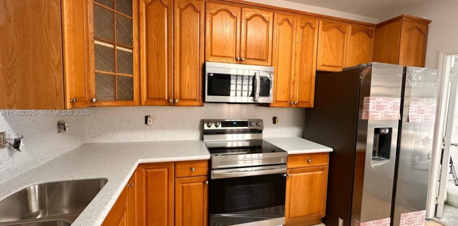 Таунхаус в Уэстон, Флорида 3 спальни, 136.47м2 № 2043741