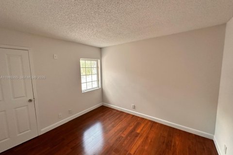 Снять в аренду таунхаус в Уэстон, Флорида 3 спальни, 136.47м2, № 2043741 - фото 13