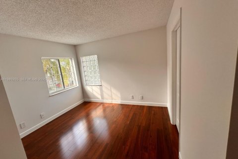 Снять в аренду таунхаус в Уэстон, Флорида 3 спальни, 136.47м2, № 2043741 - фото 14