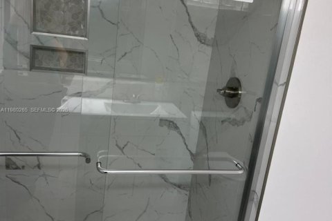 Снять в аренду таунхаус в Уэстон, Флорида 3 спальни, 136.47м2, № 2043741 - фото 10