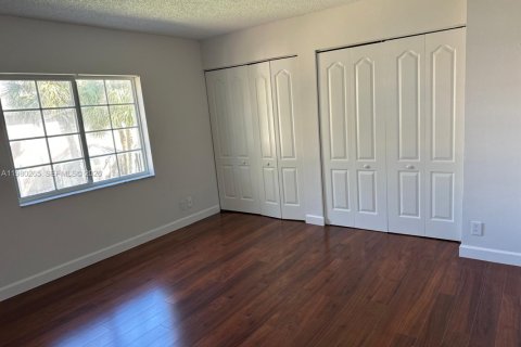 Снять в аренду таунхаус в Уэстон, Флорида 3 спальни, 136.47м2, № 2043741 - фото 6