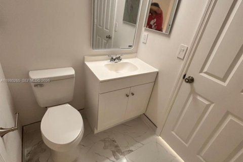 Снять в аренду таунхаус в Уэстон, Флорида 3 спальни, 136.47м2, № 2043741 - фото 17