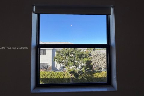 Снять в аренду таунхаус в Майами, Флорида 3 спальни, 137.96м2, № 2003774 - фото 27