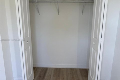 Снять в аренду таунхаус в Майами, Флорида 3 спальни, 137.96м2, № 2003774 - фото 30