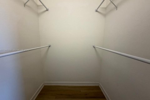 Снять в аренду таунхаус в Майами, Флорида 3 спальни, 137.96м2, № 2003774 - фото 18