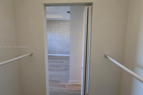 Снять в аренду таунхаус в Майами, Флорида 3 спальни, 137.96м2, № 2003774 - фото 19