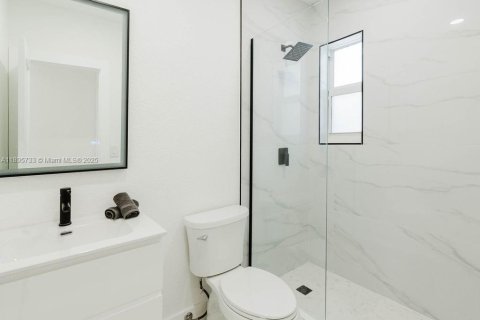 House in Miami, Florida 4 bedrooms, 123.56 sq.m. № 1947974 - photo 23