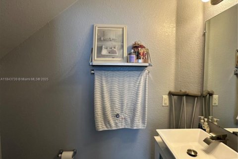 Купить кондоминиум в Халландейл-Бич, Флорида 3 спальни, 106.93м2, № 1940524 - фото 8