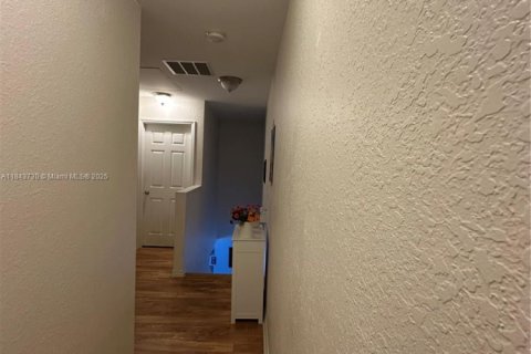 Купить кондоминиум в Халландейл-Бич, Флорида 3 спальни, 106.93м2, № 1940524 - фото 11