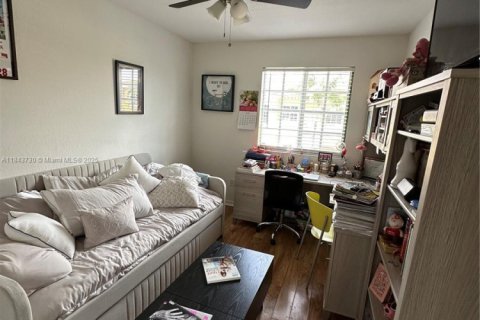 Купить кондоминиум в Халландейл-Бич, Флорида 3 спальни, 106.93м2, № 1940524 - фото 17