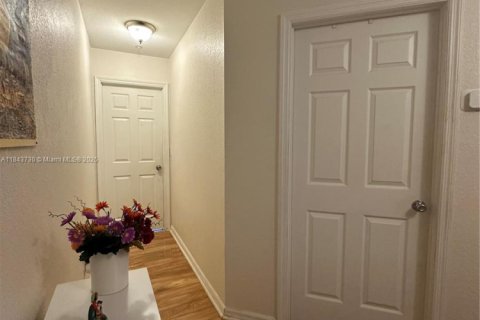 Купить кондоминиум в Халландейл-Бич, Флорида 3 спальни, 106.93м2, № 1940524 - фото 10