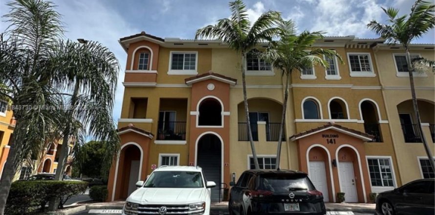 Кондоминиум с 3 спальнями в Халландейл-Бич, Флорида № 1940524