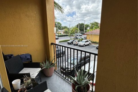 Купить кондоминиум в Халландейл-Бич, Флорида 3 спальни, 106.93м2, № 1940524 - фото 3