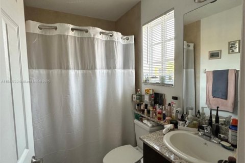 Купить кондоминиум в Халландейл-Бич, Флорида 3 спальни, 106.93м2, № 1940524 - фото 14