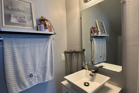 Купить кондоминиум в Халландейл-Бич, Флорида 3 спальни, 106.93м2, № 1940524 - фото 9