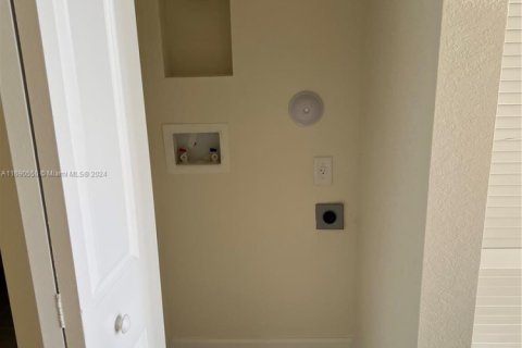 Casa en venta en Hialeah, Florida, 3 dormitorios, 153.29 m2 № 1874819 - foto 26