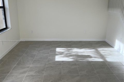 Casa en venta en Hialeah, Florida, 3 dormitorios, 153.29 m2 № 1874819 - foto 10