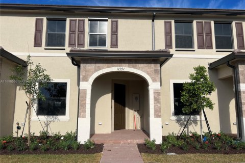 Casa en venta en Hialeah, Florida, 3 dormitorios, 153.29 m2 № 1874819 - foto 1