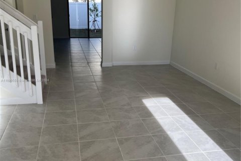 Casa en venta en Hialeah, Florida, 3 dormitorios, 153.29 m2 № 1874819 - foto 12
