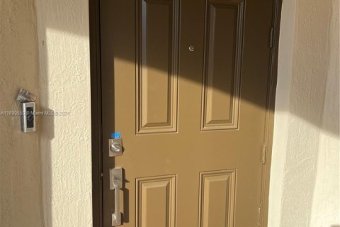 Casa en venta en Hialeah, Florida, 3 dormitorios, 153.29 m2 № 1874819 - foto 6