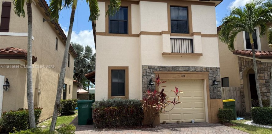 House in Homestead, Florida 3 bedrooms, 178.93 sq.m. № 1756656