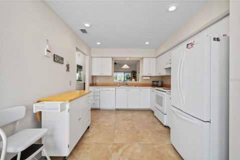 Condo in Punta Gorda, Florida, 2 bedrooms  № 1576220 - photo 13