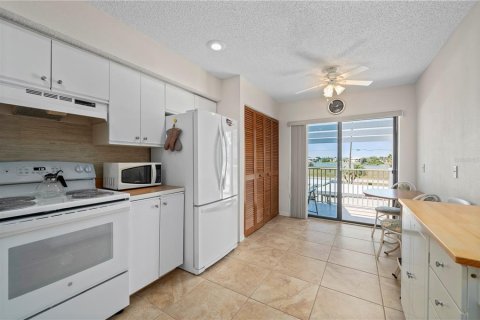 Condo in Punta Gorda, Florida, 2 bedrooms  № 1576220 - photo 9