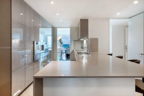 Condominio en alquiler en Surfside, Florida, 3 dormitorios, 294.31 m2 № 1980179 - foto 4