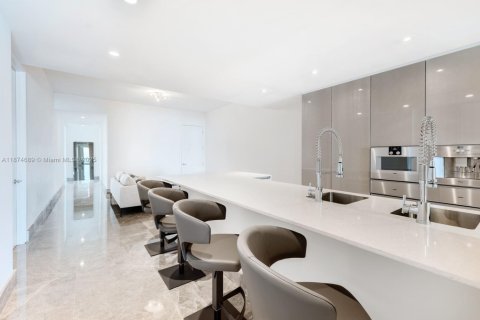 Condominio en alquiler en Surfside, Florida, 3 dormitorios, 294.31 m2 № 1980179 - foto 3