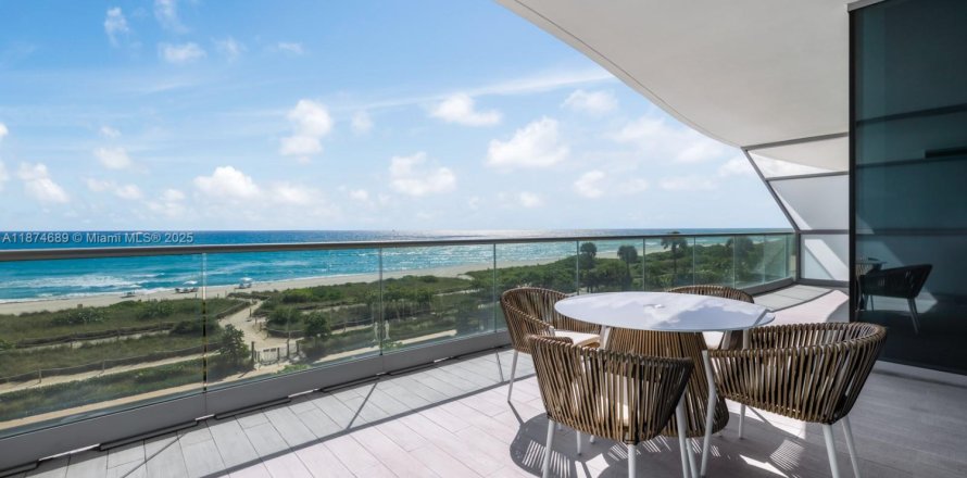 Condominio en Surfside, Florida, 3 dormitorios  № 1980179