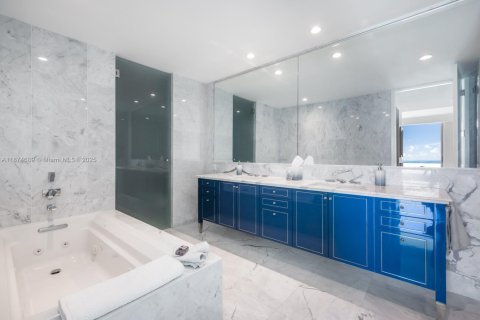 Condominio en alquiler en Surfside, Florida, 3 dormitorios, 294.31 m2 № 1980179 - foto 5