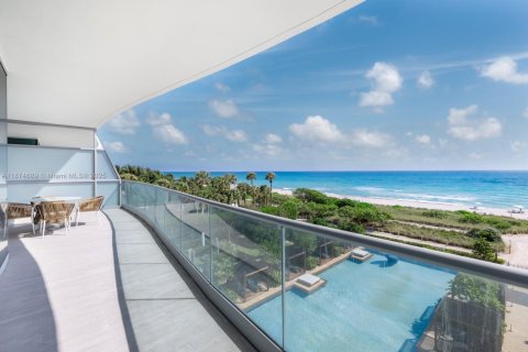 Condominio en alquiler en Surfside, Florida, 3 dormitorios, 294.31 m2 № 1980179 - foto 2