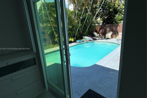 House in North Miami Beach, Florida 3 bedrooms, 126.35 sq.m. № 1861118 - photo 17