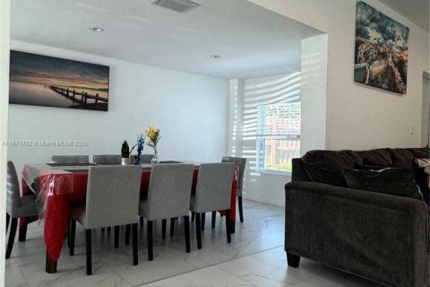 House in North Miami Beach, Florida 3 bedrooms, 126.35 sq.m. № 1861118 - photo 7