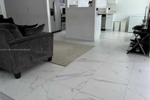 House in North Miami Beach, Florida 3 bedrooms, 126.35 sq.m. № 1861118 - photo 10