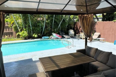 House in North Miami Beach, Florida 3 bedrooms, 126.35 sq.m. № 1861118 - photo 23