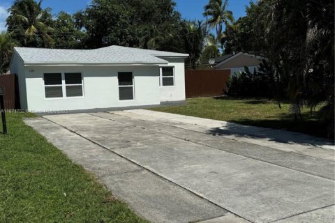 House in North Miami Beach, Florida 3 bedrooms, 126.35 sq.m. № 1861118 - photo 3