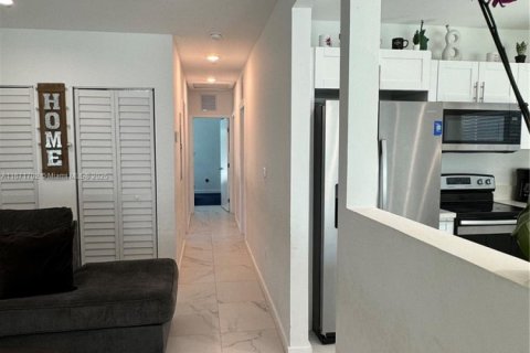 House in North Miami Beach, Florida 3 bedrooms, 126.35 sq.m. № 1861118 - photo 5