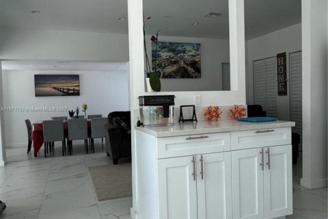 House in North Miami Beach, Florida 3 bedrooms, 126.35 sq.m. № 1861118 - photo 8