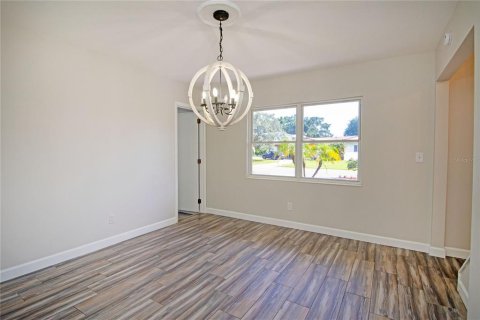Casa en venta en Saint Petersburg, Florida, 4 dormitorios, 260.87 m2 № 1855697 - foto 17