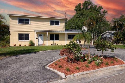 Casa en venta en Saint Petersburg, Florida, 4 dormitorios, 260.87 m2 № 1855697 - foto 3