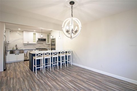Casa en venta en Saint Petersburg, Florida, 4 dormitorios, 260.87 m2 № 1855697 - foto 9