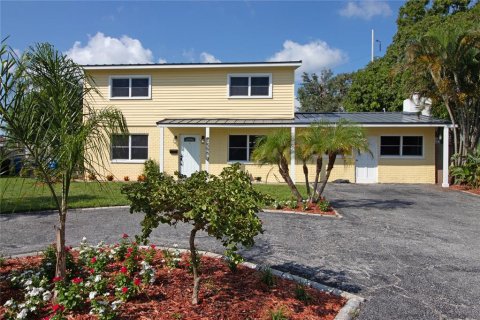 Casa en venta en Saint Petersburg, Florida, 4 dormitorios, 260.87 m2 № 1855697 - foto 2