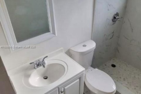 Condo in Lauderhill, Florida, 3 bedrooms  № 1981948 - photo 11