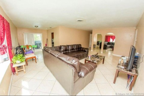 Condo in Lauderhill, Florida, 3 bedrooms  № 1981948 - photo 4