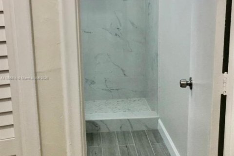 Condo in Lauderhill, Florida, 3 bedrooms  № 1981948 - photo 12