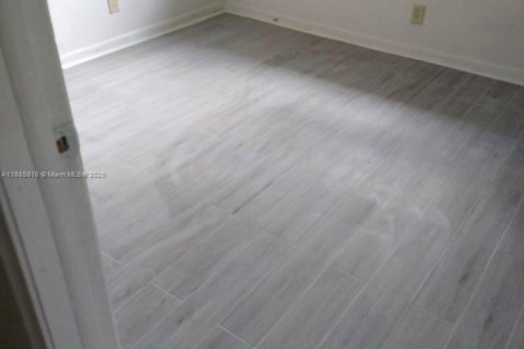 Condo in Lauderhill, Florida, 3 bedrooms  № 1981948 - photo 8