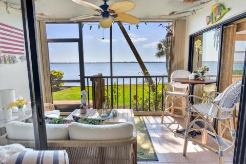 Condo in Stuart, Florida, 2 bedrooms  № 2182808 - photo 27